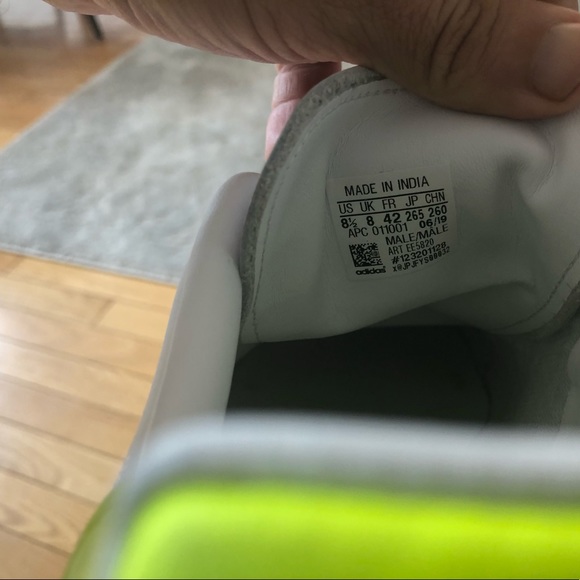 Like new 9/10 Adidas Rare Limited edition mens Neon lime Stan Smiths in SZ 8.5!! - Picture 8 of 10